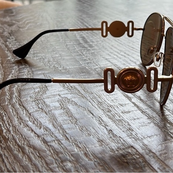 Versace 100% Authentic Gold Aviator Sunglasses - Picture 8 of 10